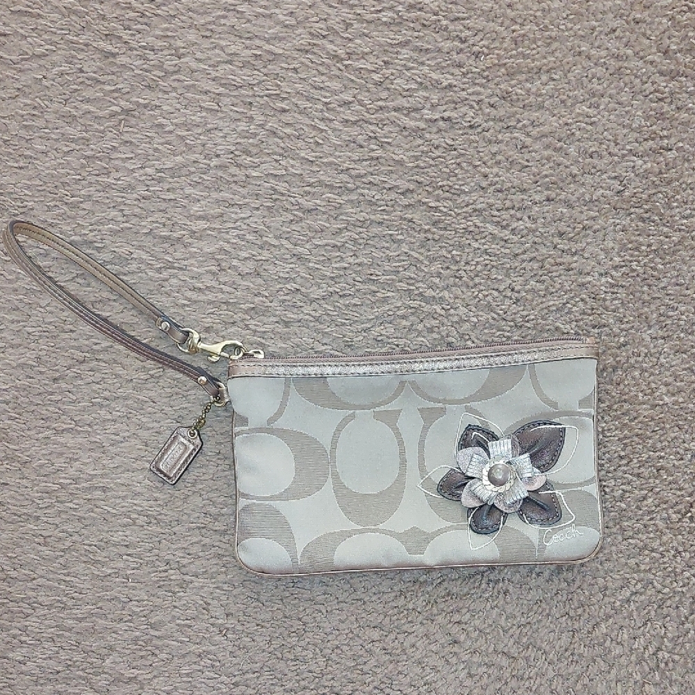 Coach Y2k Signature Wristlet Floral Accent.light Purple Inside .